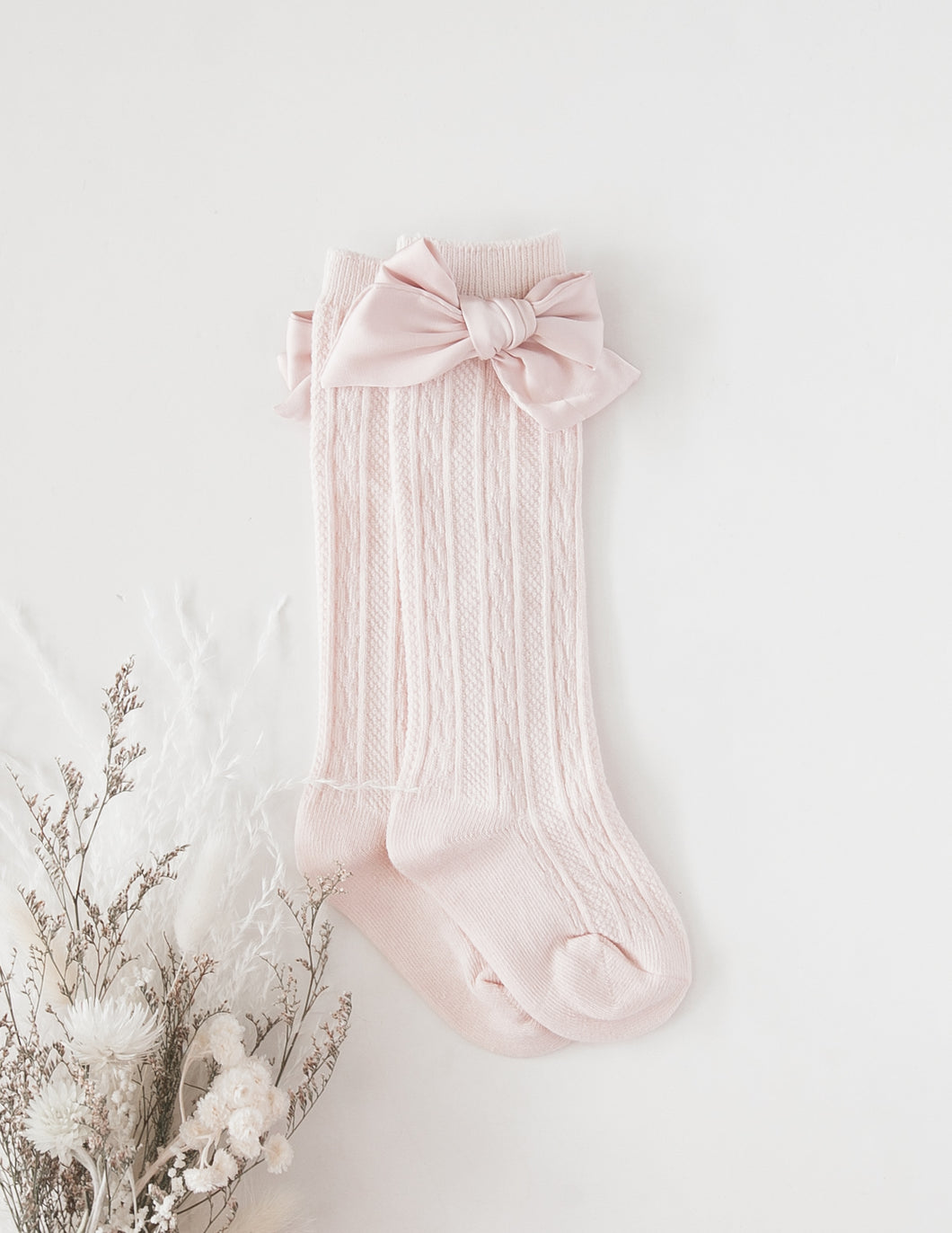 Chloe Luxe Cable Knit Socks With Bows - Marshmallow